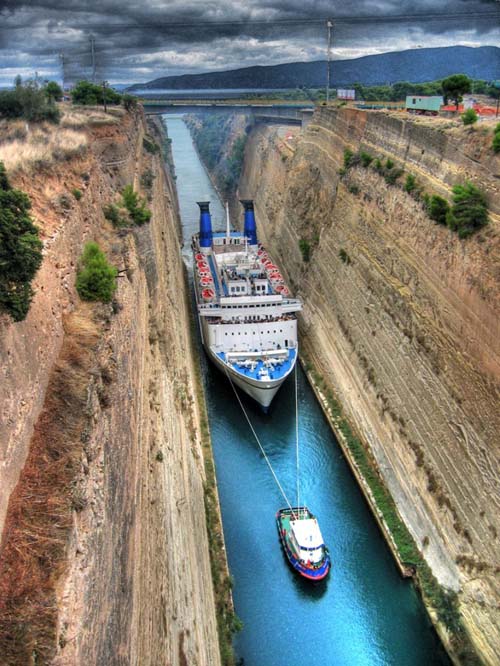 Коринфский канал в Греции 